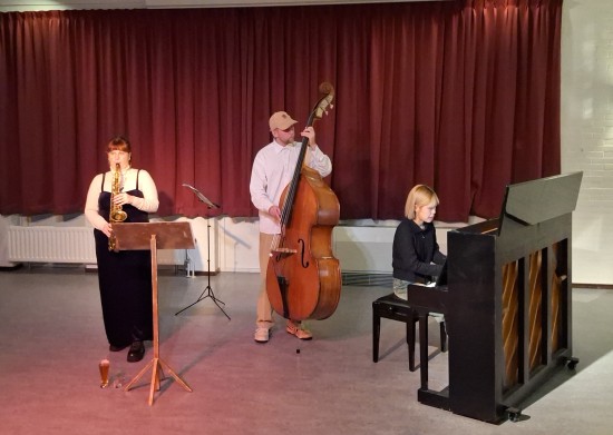 Alice Legget Trio speelde zaterdagavond in de Kruisdam