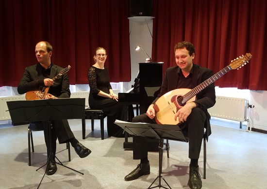Hét Mandoline Piano Trio speelde bij ons in de Kruisdam Hét Mandoline Piano Trio speelde bij ons in de Kruisdam
