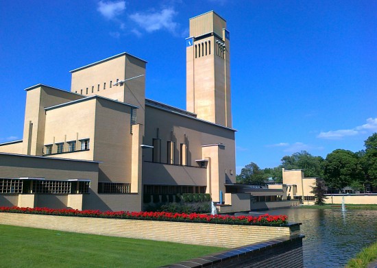 Reactie gemeente Hilversum op besluit van college Gooise Meren over tijdelijke noodopvang op voormalig Hocras-terrein.