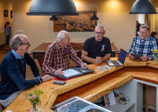 Oud-leden op zoek naar nieuw bestuur Hilversumse Meent: 'Bloeiende organisatie niet laten inzakken' Oud-leden op zoek naar nieuw bestuur Hilversumse Meent: 'Bloeiende organisatie niet laten inzakken'